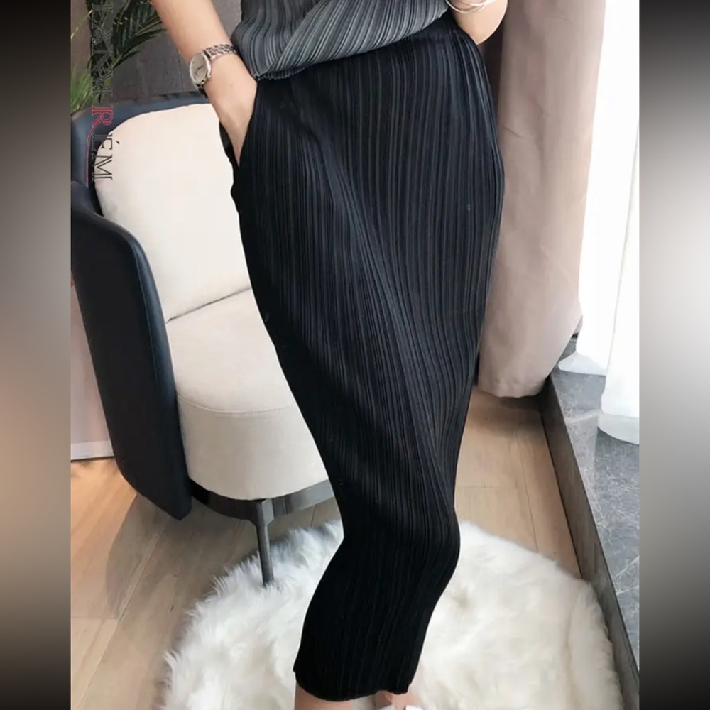 Pleated Black Midi Skirt